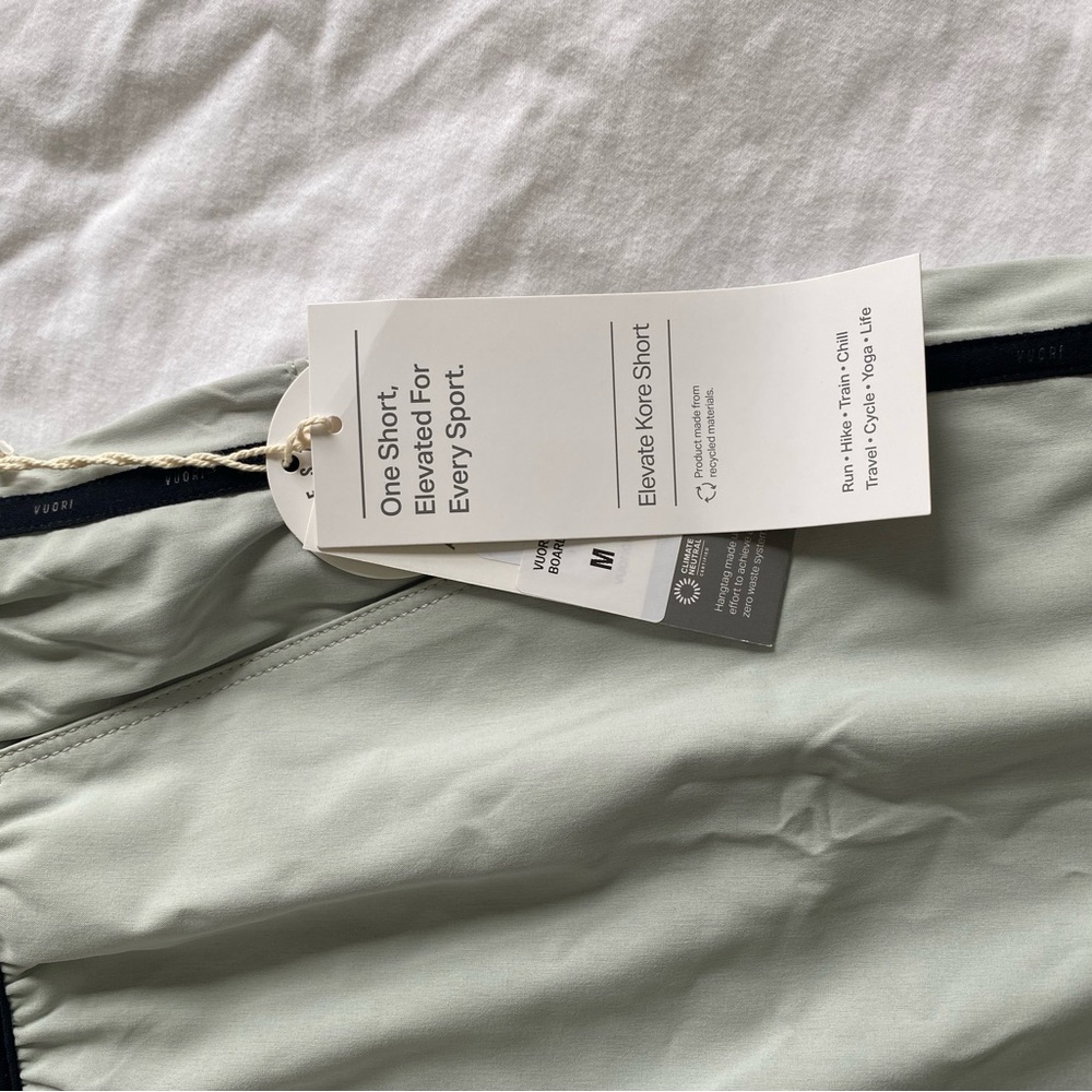 Vuori Elevate True Short in Light Green/Gray